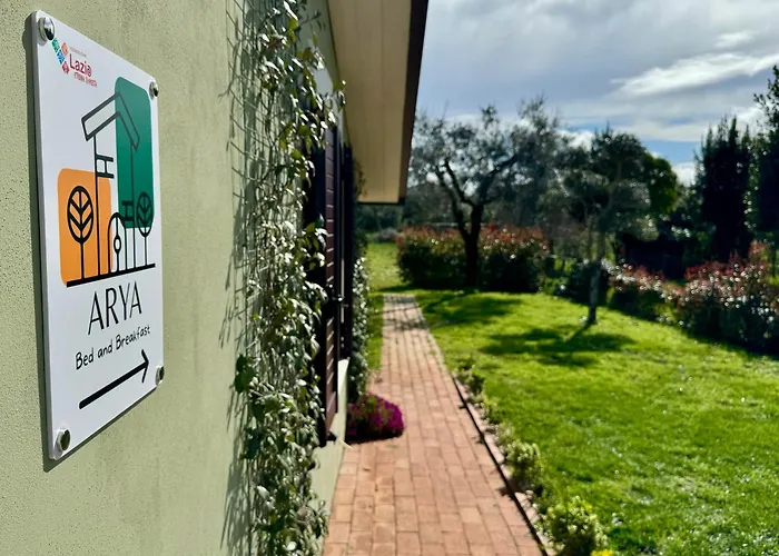 Arya *